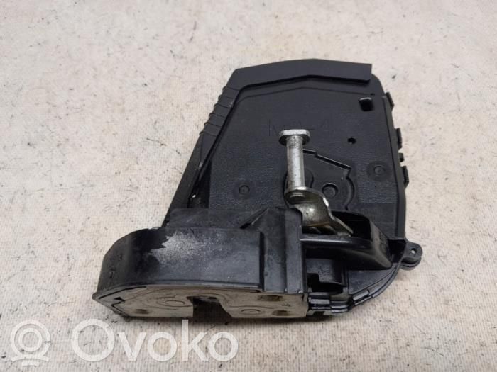 Toyota Prius (NHW20) Zamek drzwi tylnych 