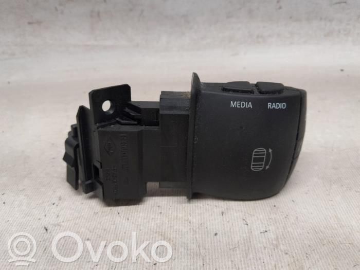 Renault Megane III Steering wheel buttons/switches 