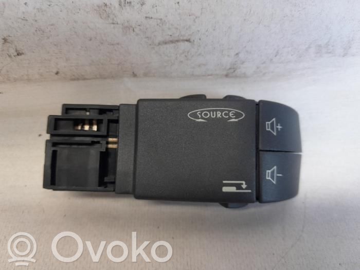 Renault Twingo II Steering wheel buttons/switches 