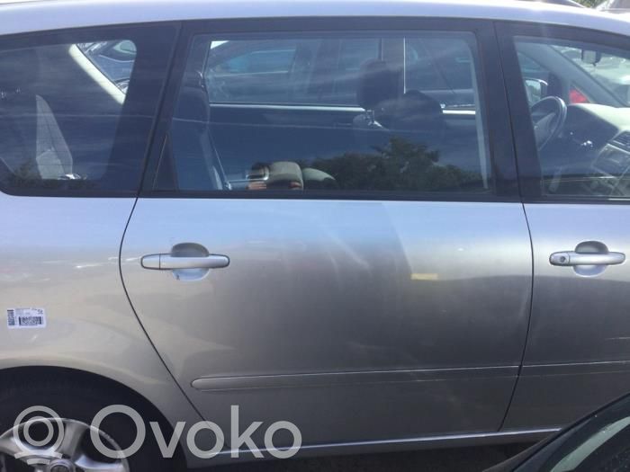 Toyota Avensis Verso Puerta trasera 
