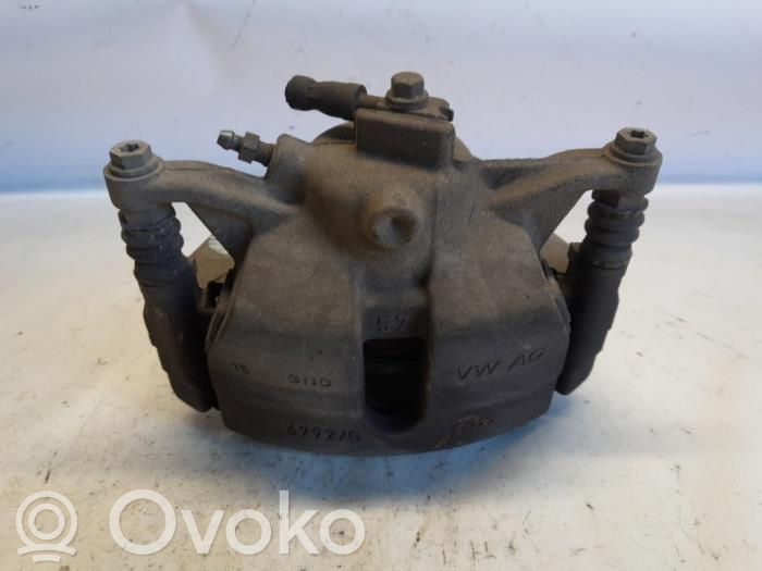 Etujarrusatula   8V0615124,8V0615124