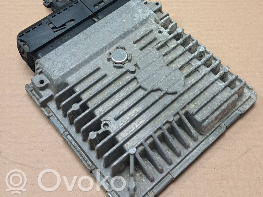 Volkswagen Golf VI Engine control unit/module 