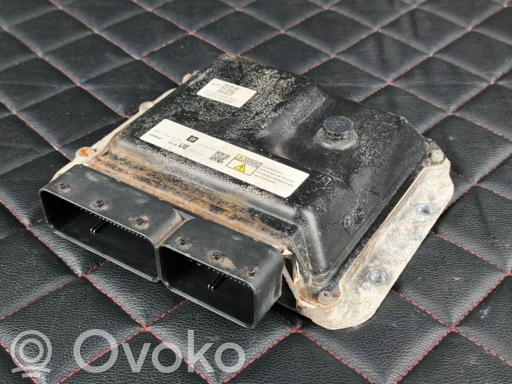Opel Zafira B Engine control unit/module 