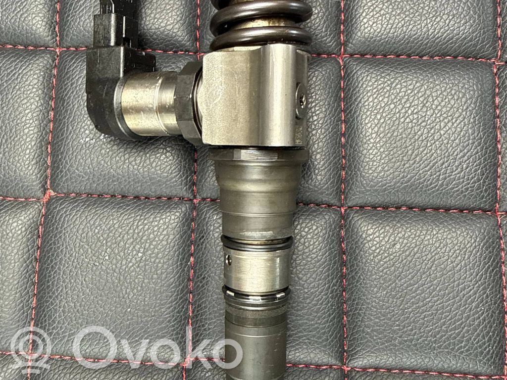 Volkswagen PASSAT B6 Wtryskiwacz paliwa 