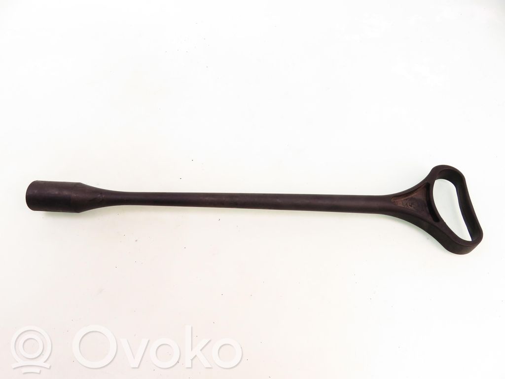 Tailgate/trunk spoiler   8165737