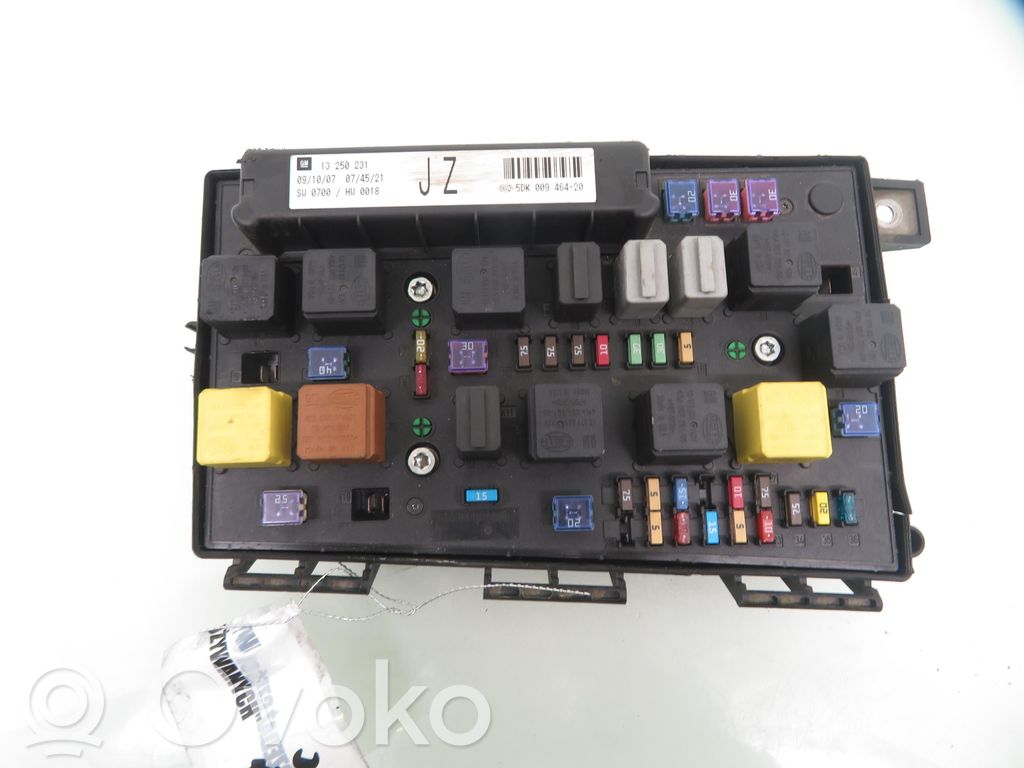Opel Astra H Korin keskiosan ohjainlaite 