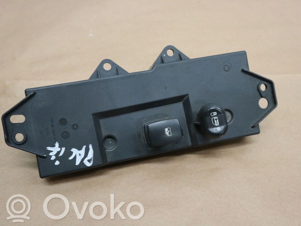 Chrysler Pacifica Electric window control switch 