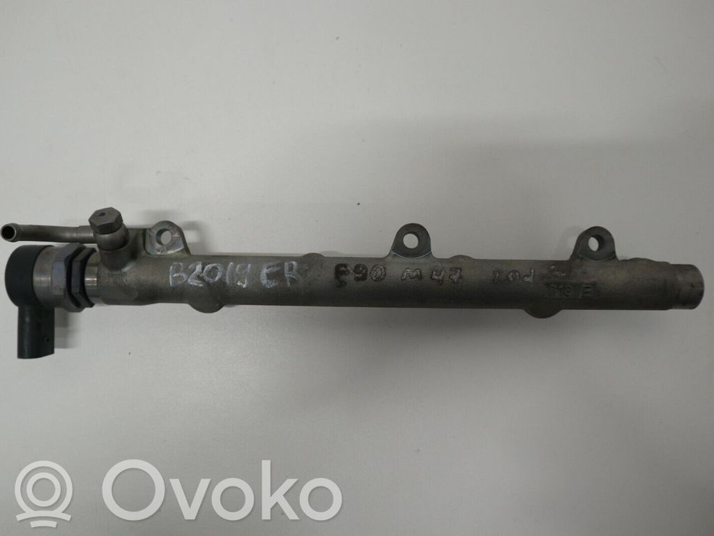 BMW 5 E60 E61 Degvielas maģistrālā caurule 