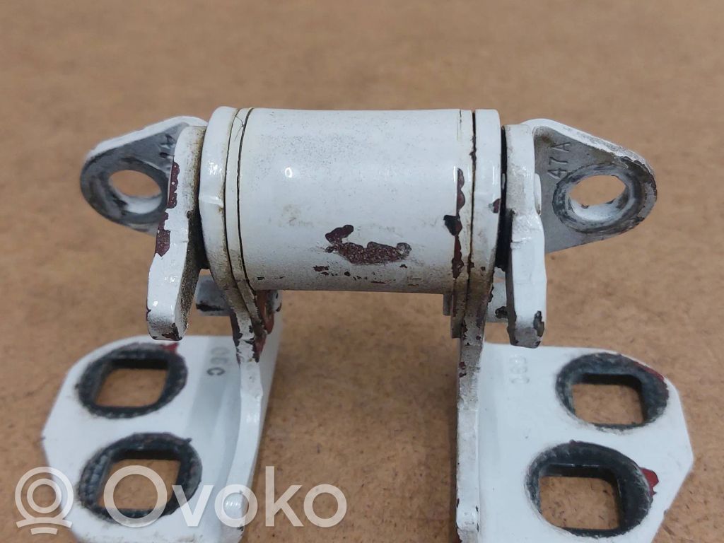 Tesla Model S Priekšpusē apakšējā vira (eņģe) 