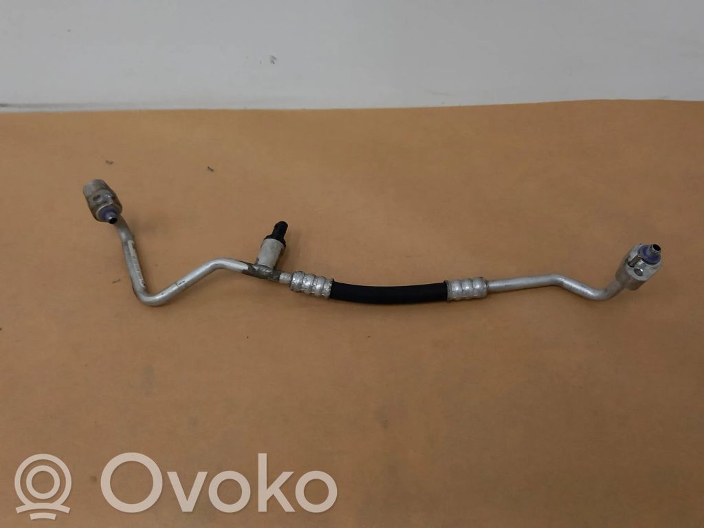 BMW i3 Ilmastointilaitteen putki (A/C) 