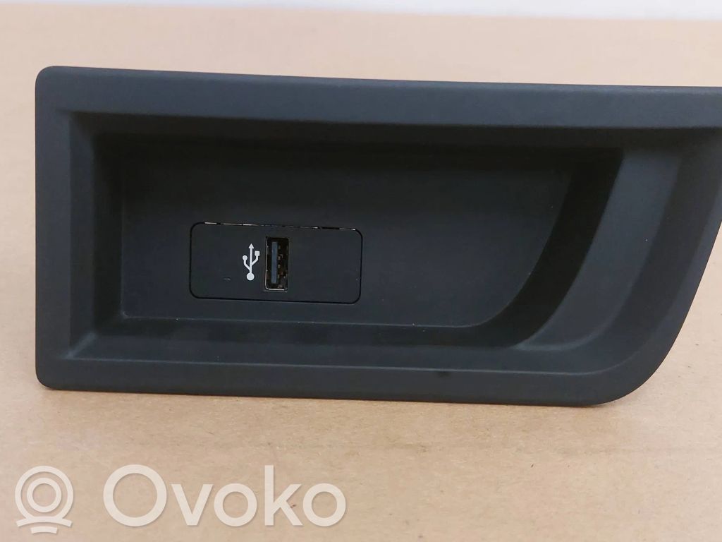 BMW 1 F20 F21 Gniazdo / Złącze USB 