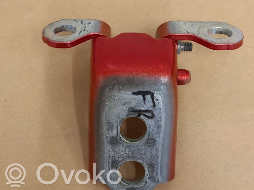 Renault Kadjar Front door upper hinge 