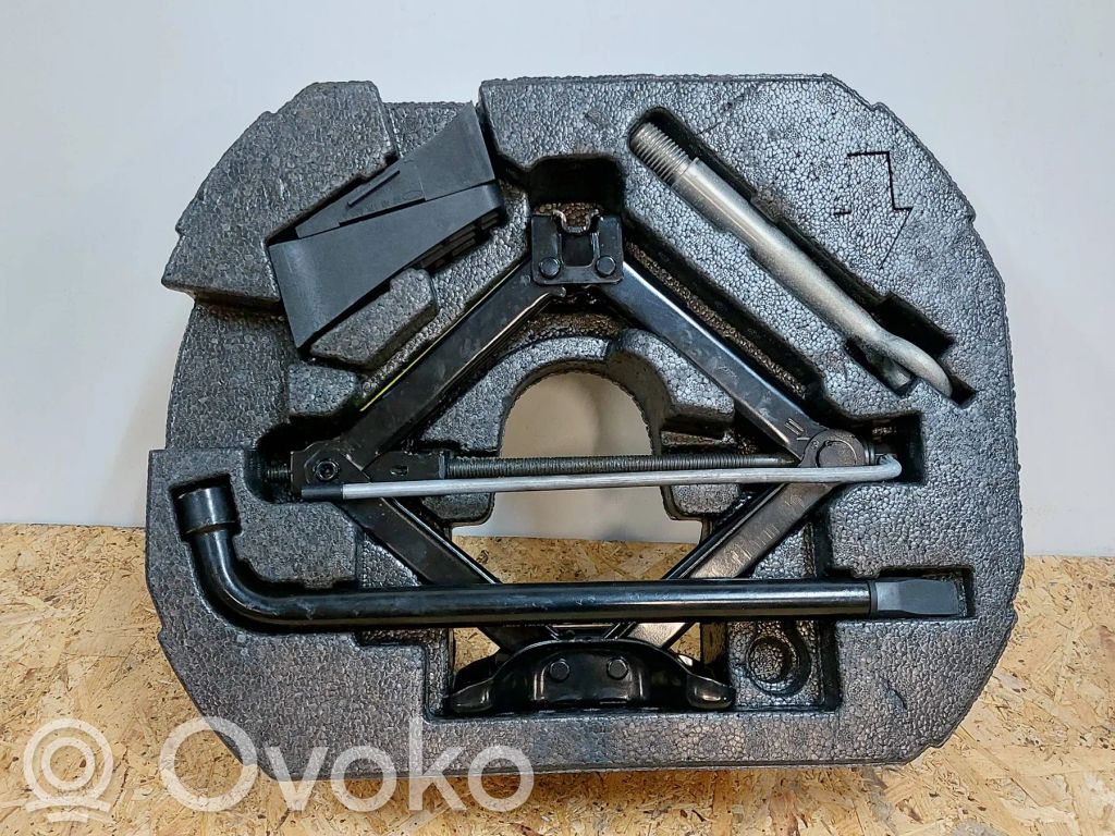 Tool set   8W8317B043AA,1R8A17032AB,8X2317080BB,98AB17K038AB