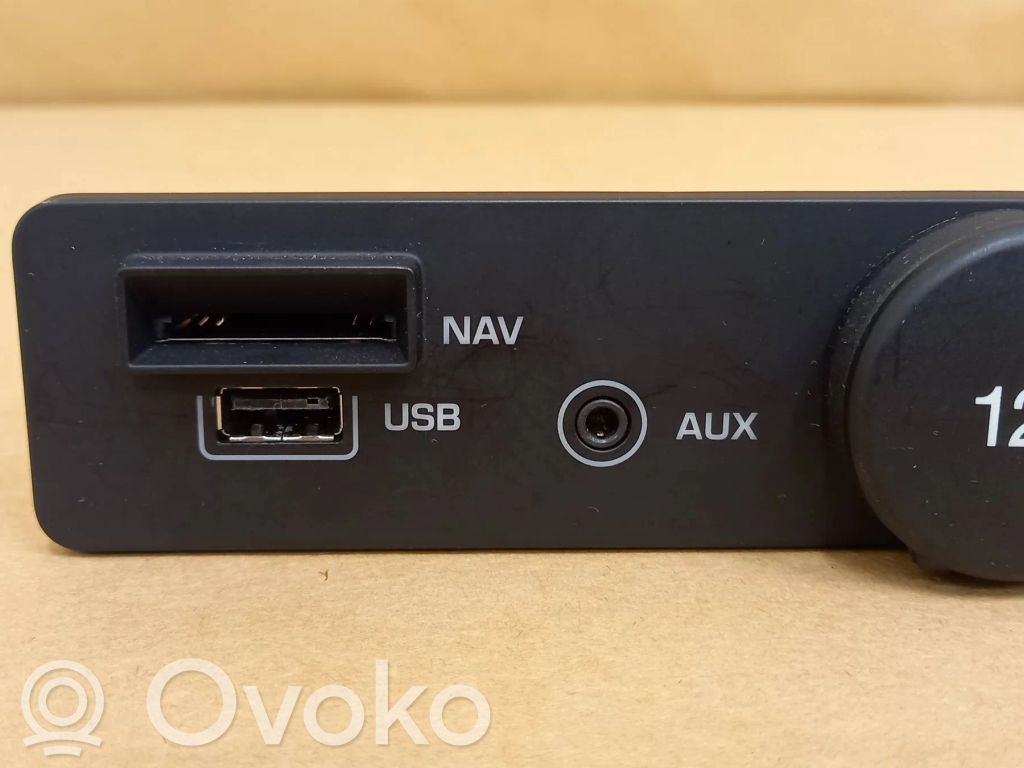 Jaguar XE Enchufe conector USB 