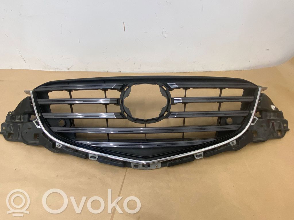 Mazda 6 Etupuskurin ylempi jäähdytinsäleikkö 