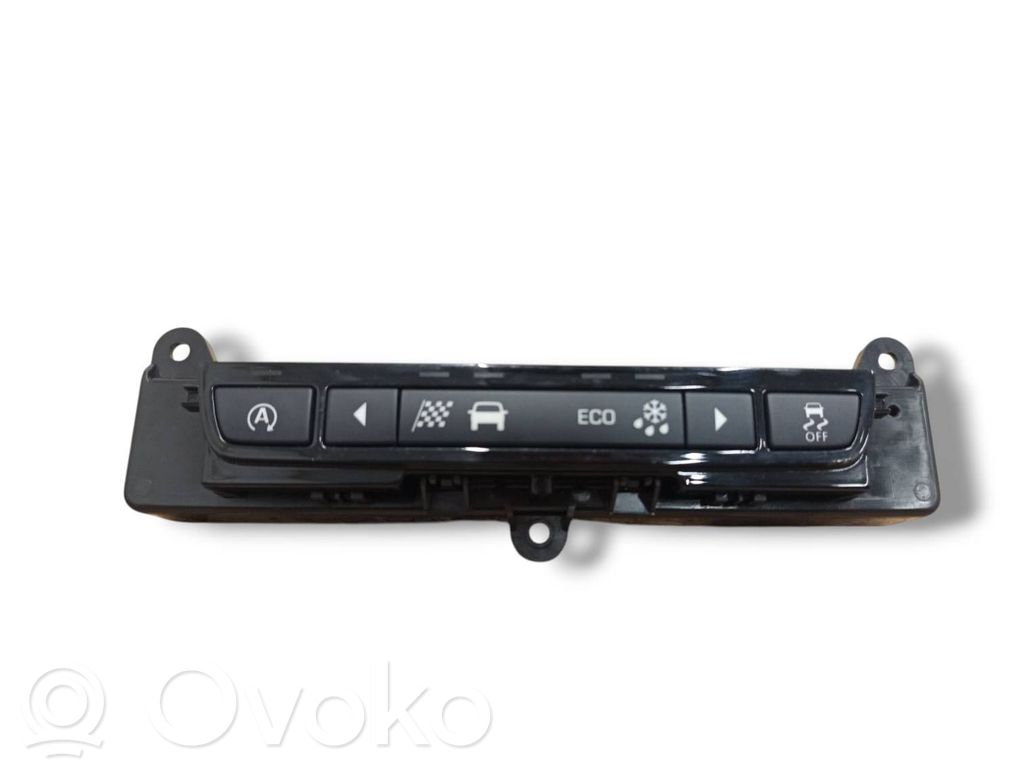 Jaguar XE Un conjunto de interruptores 