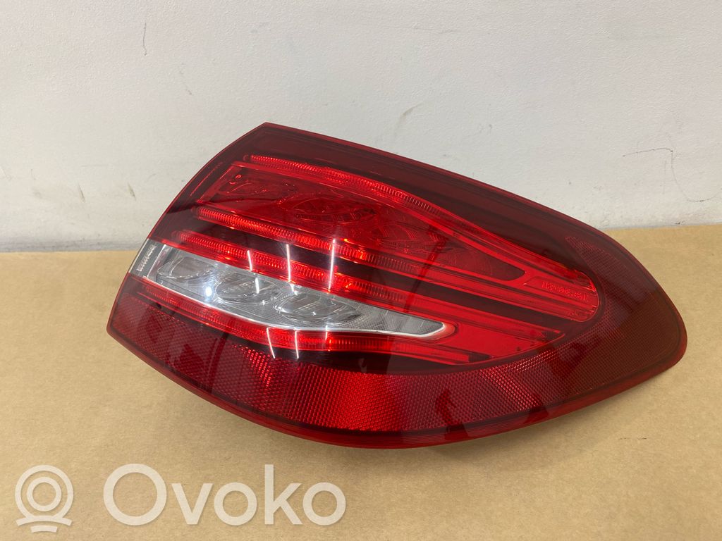 Mercedes-Benz C W205 Lampă spate în caroserie 