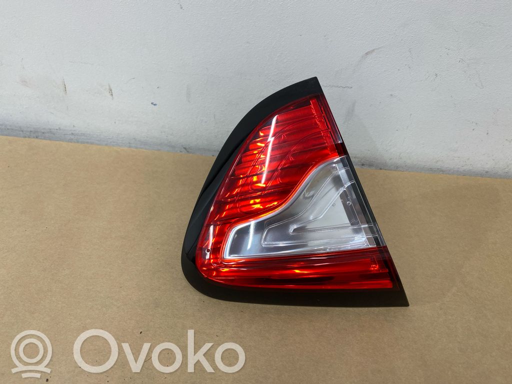 Renault Captur Tailgate rear/tail lights 