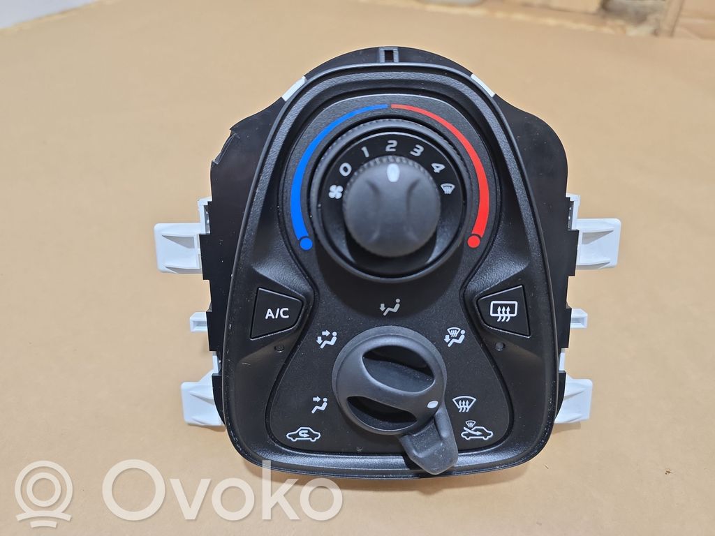 Peugeot 108 Climate control unit 