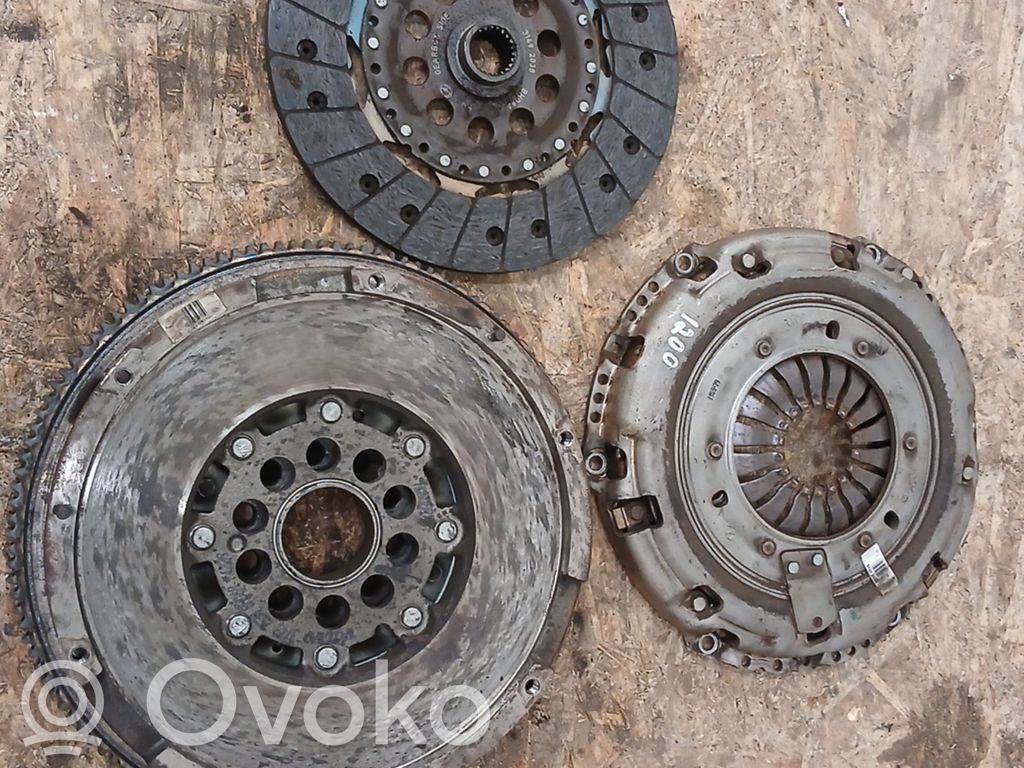 Volvo V40 Sankabos komplektas 