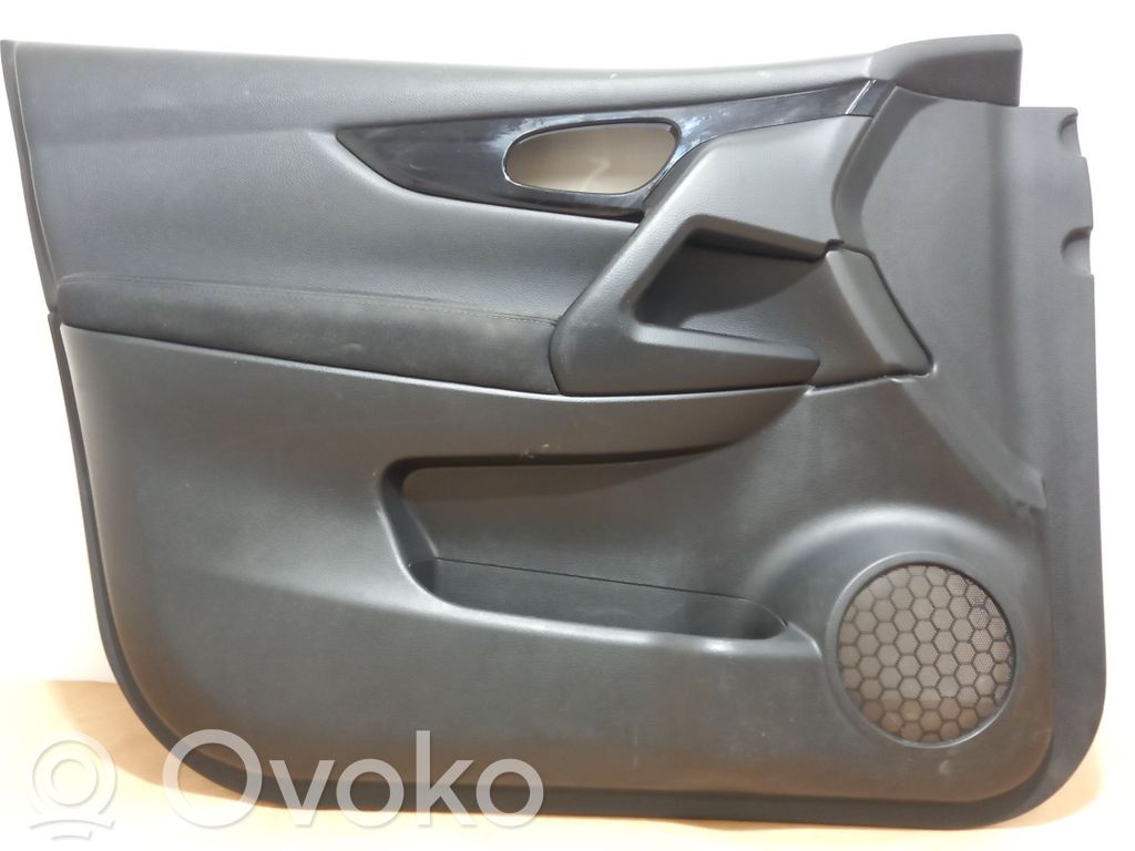 Nissan Qashqai Boczki / Poszycie drzwi przednich 