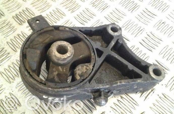 Engine mount bracket   V04633