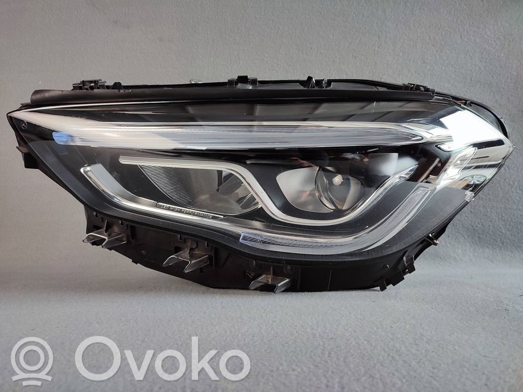 Mercedes-Benz GLA H247 Lampa przednia 