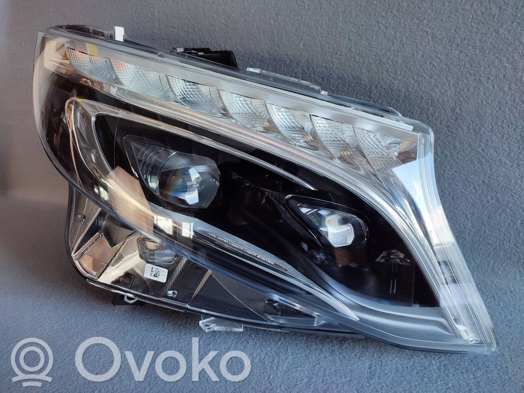 Mercedes-Benz V Class W447 Lampa przednia 