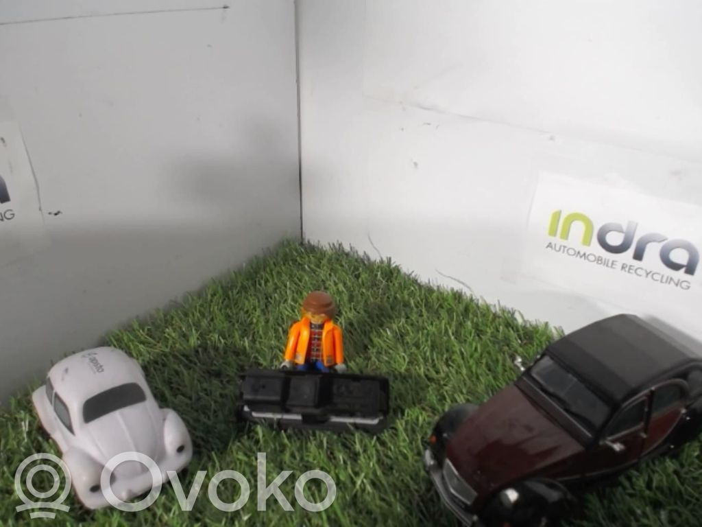 Tailgate opening switch   9827560380