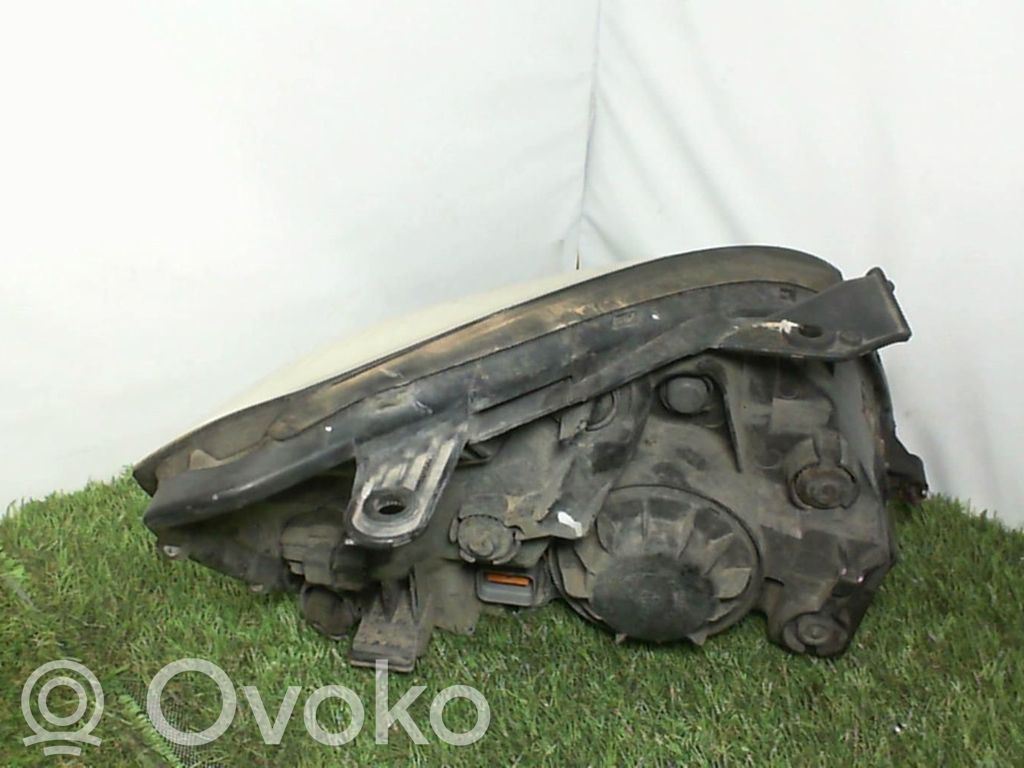 Scheinwerfer   921011G030