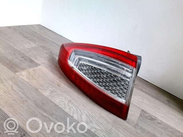 Ford Mondeo MK IV Galinis žibintas kėbule 