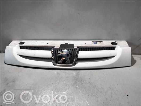 Peugeot Partner Grotelės dangčio plokštumoje 