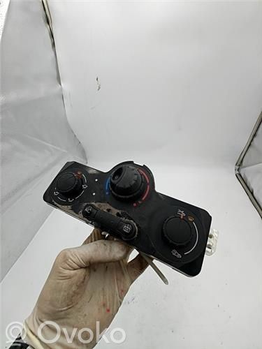 Renault Clio III Air conditioning (A/C) switch 