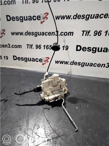 Audi A4 S4 B5 8D Cerradura de puerta delantera 