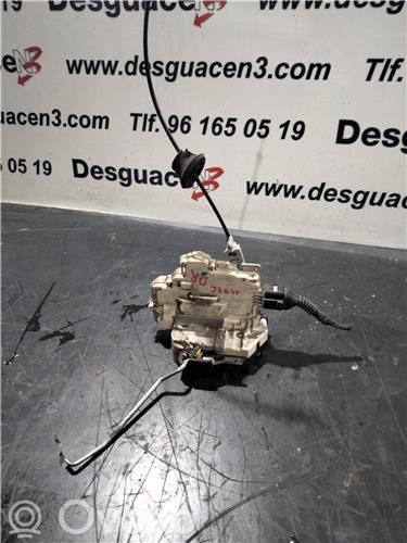 Audi A4 S4 B5 8D Cerradura de puerta delantera 