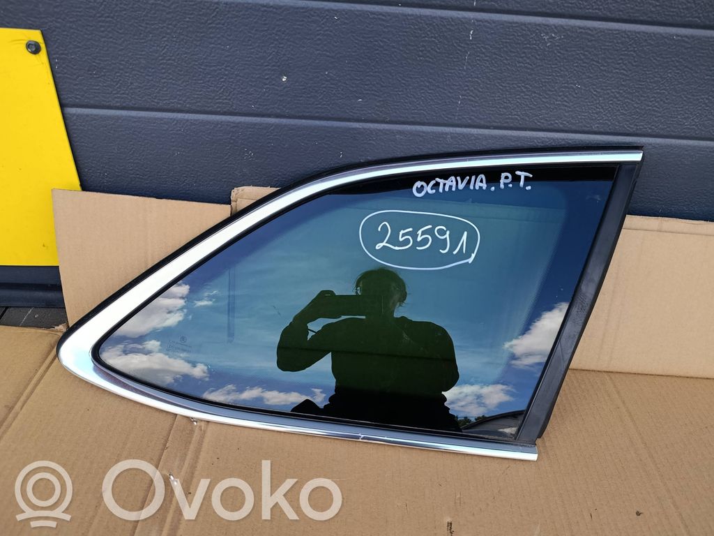 Skoda Octavia Mk4 Vidrio lateral trasero 