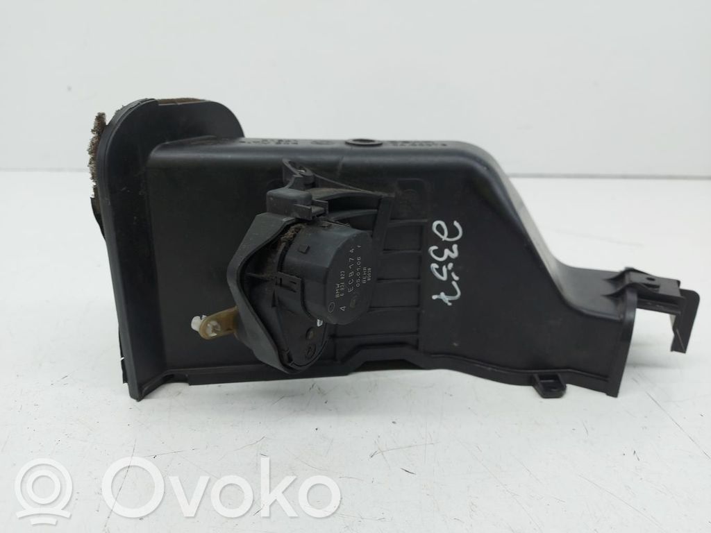 Bottom trim   9400073