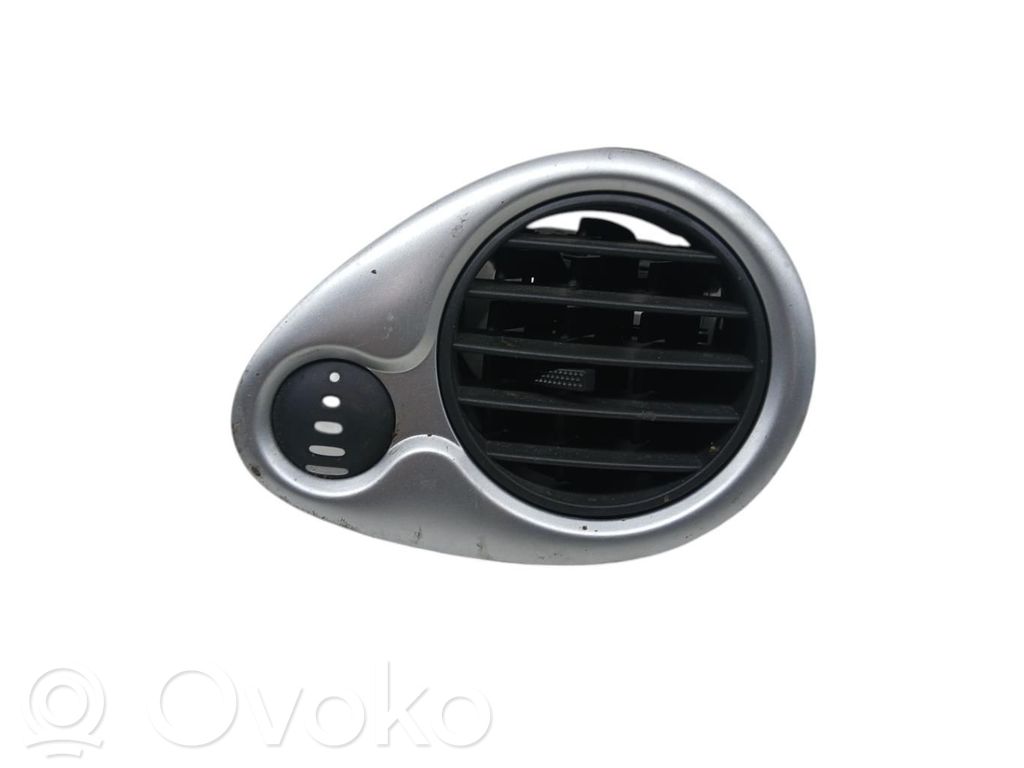 Renault Clio III Dysze / Kratki środkowego nawiewu deski rozdzielczej 