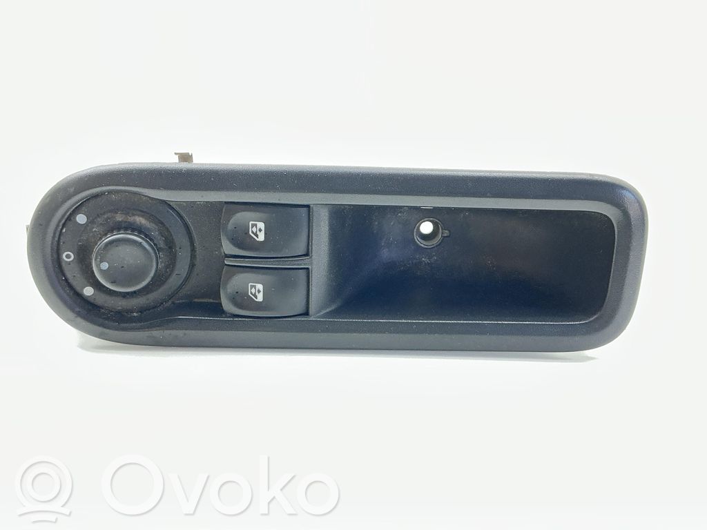 Renault Clio III Elektrinių langų jungtukas 