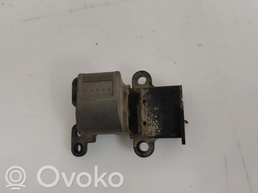 Electric window control switch   M20013