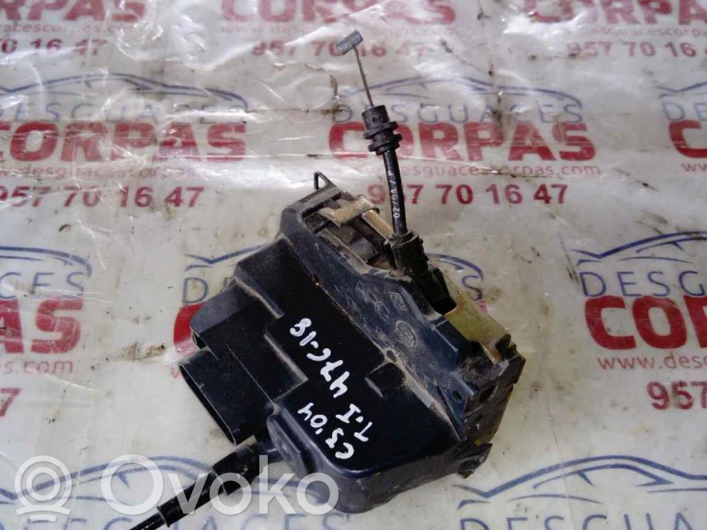 Cerradura de puerta trasera