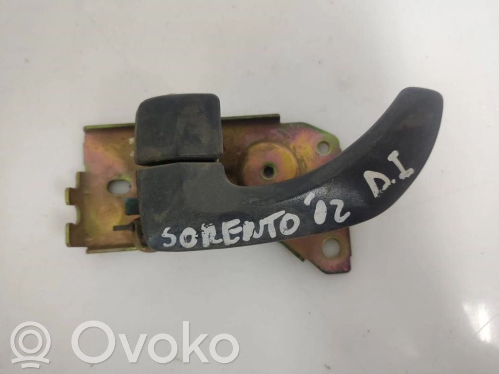 Front door interior handle   C124