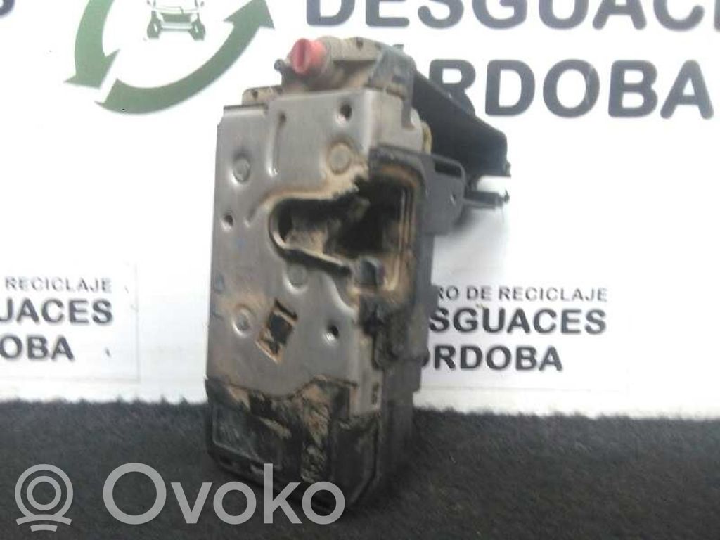 Opel Astra G Aizmugurē slēdzene 
