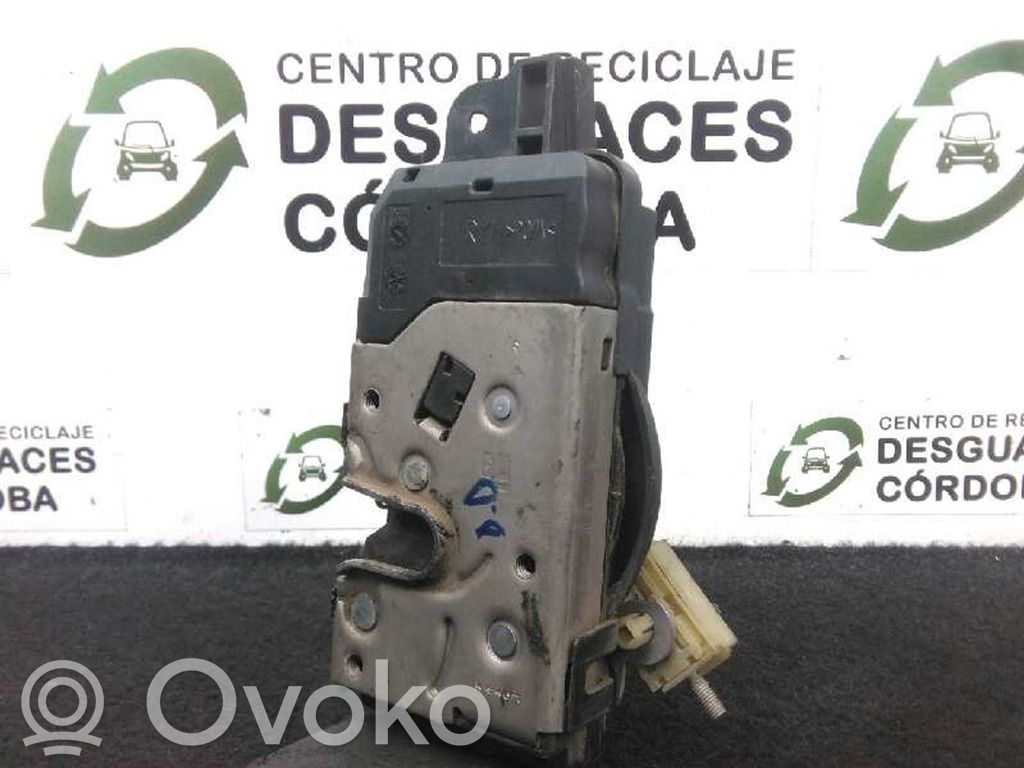 Opel Astra G Priekšpusē slēdzene 
