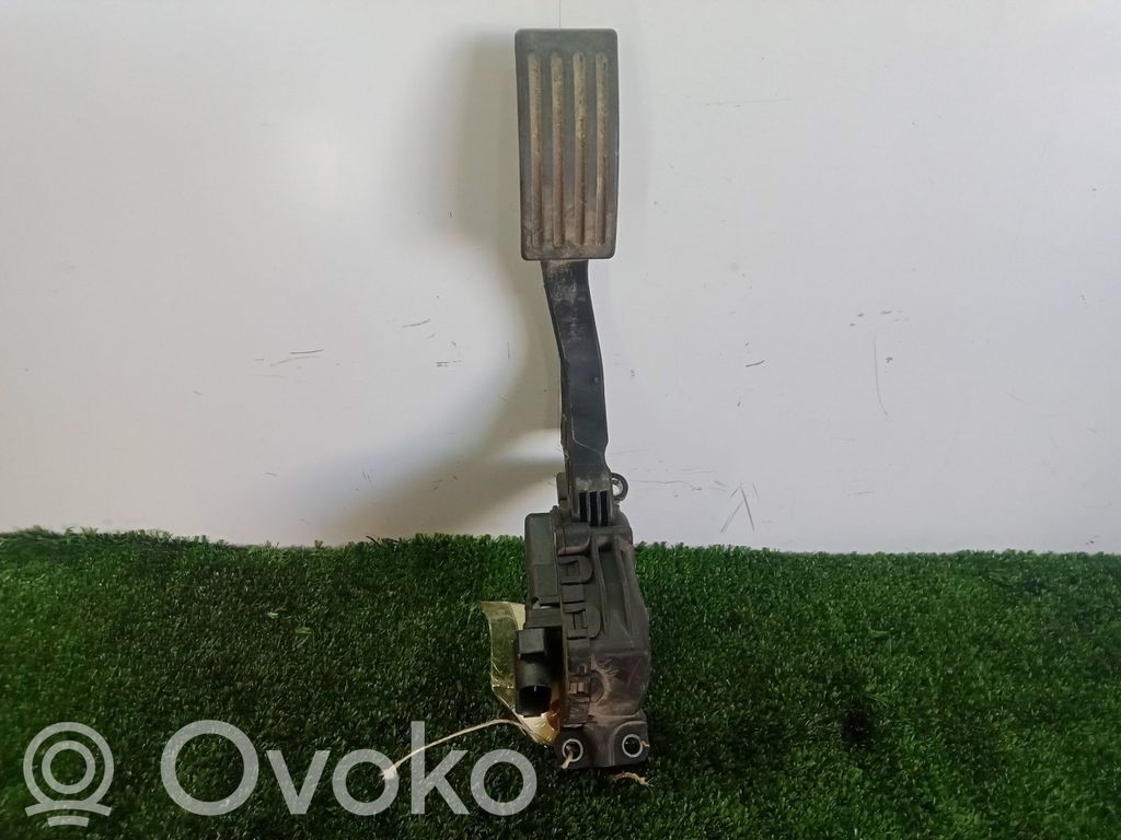 Akceleratoriaus pedalas   4M519F836AH