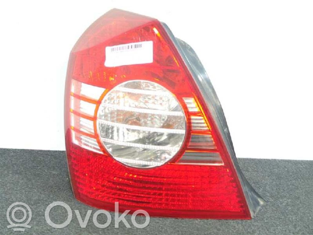 Rear/tail lights   4PUERTAS,2SERIE
