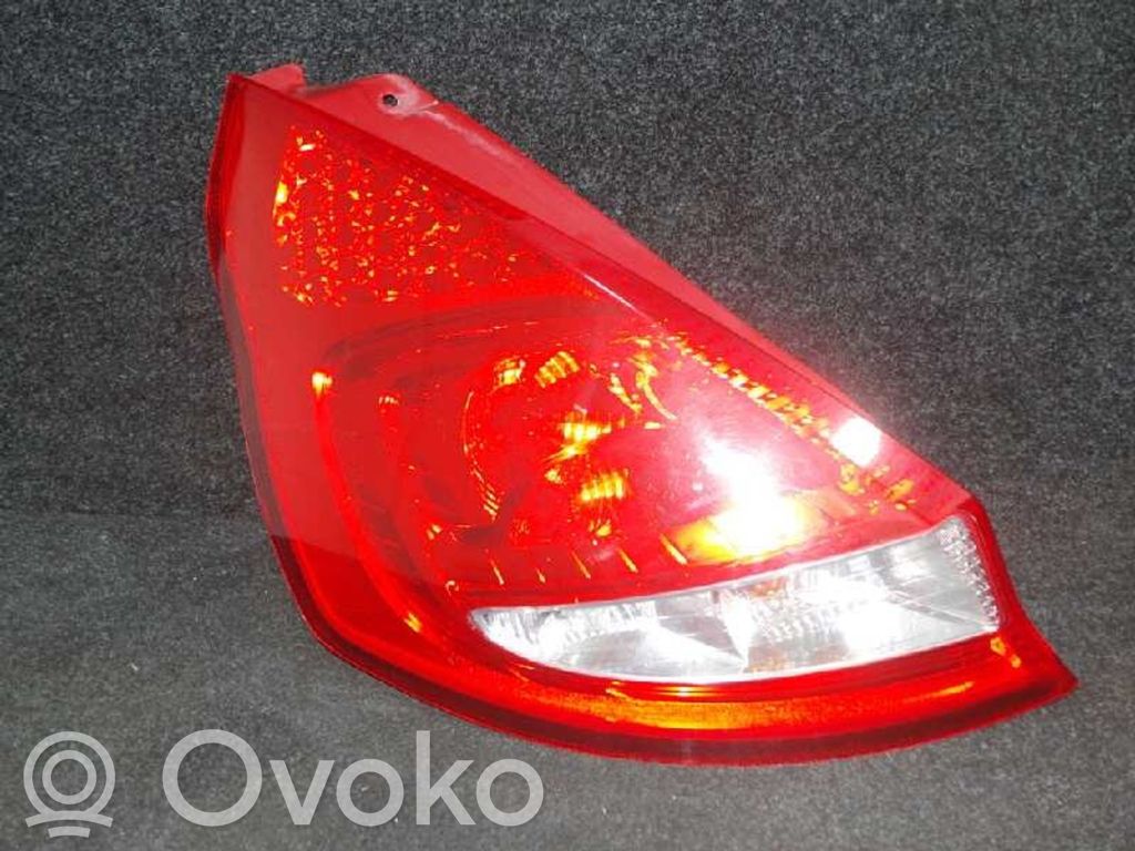 Galinis žibintas kėbule   8A6113405A,0813
