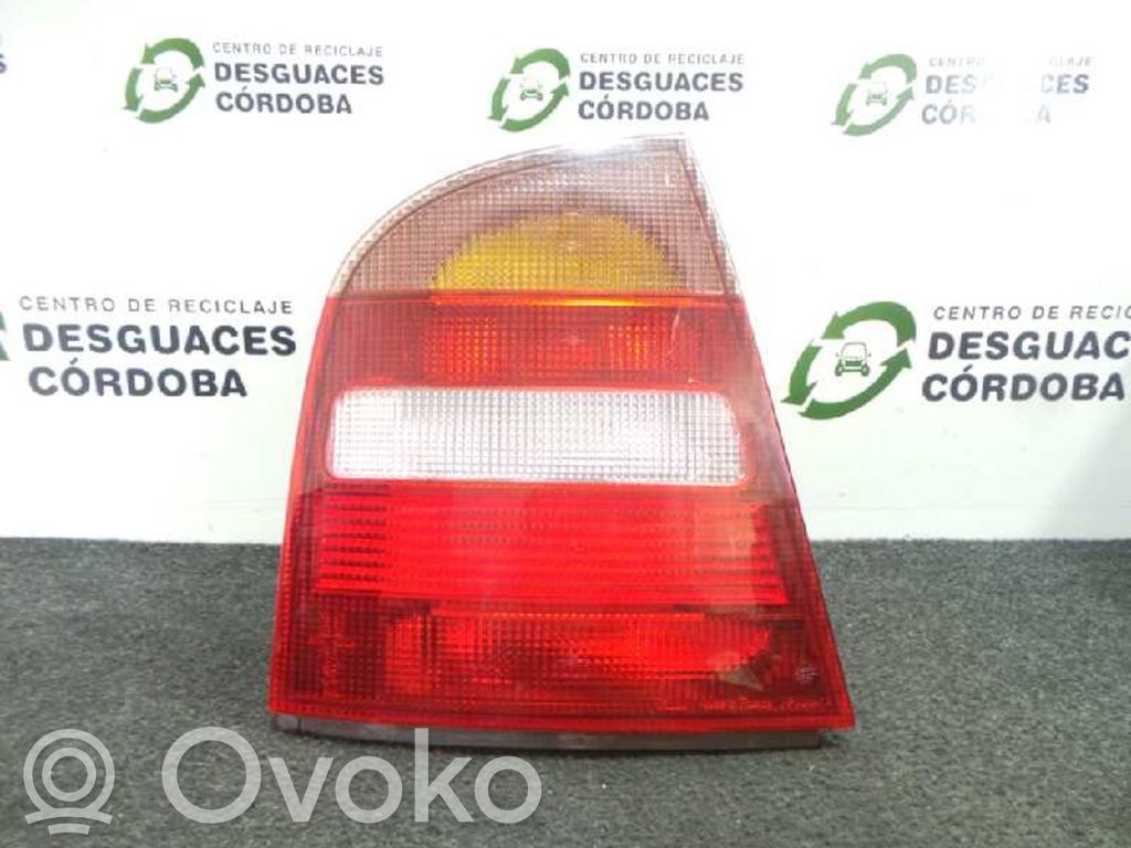 Luz trasera/de freno   9600,4PUERTAS
