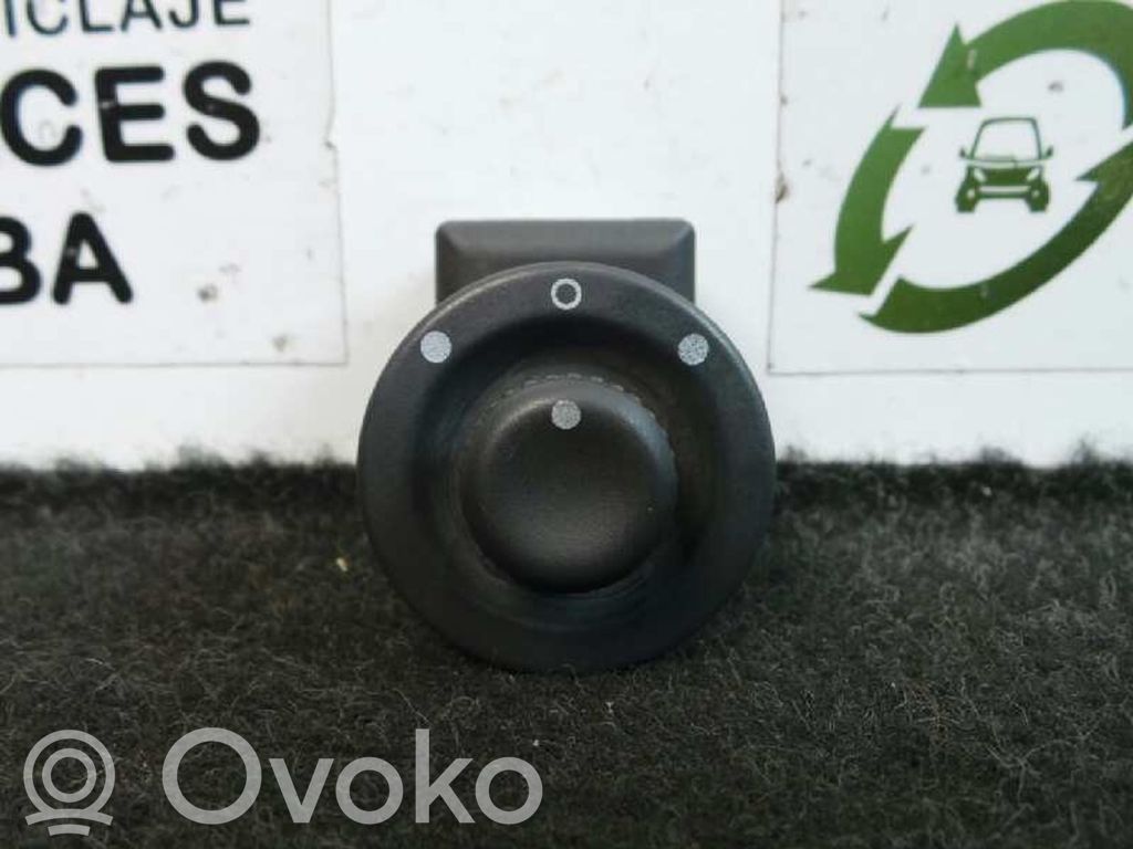 Wing mirror switch   8200002442B