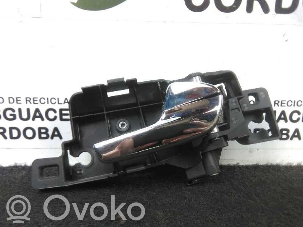 Manecilla interna puerta trasera   6M21U22600BA,CROMADA